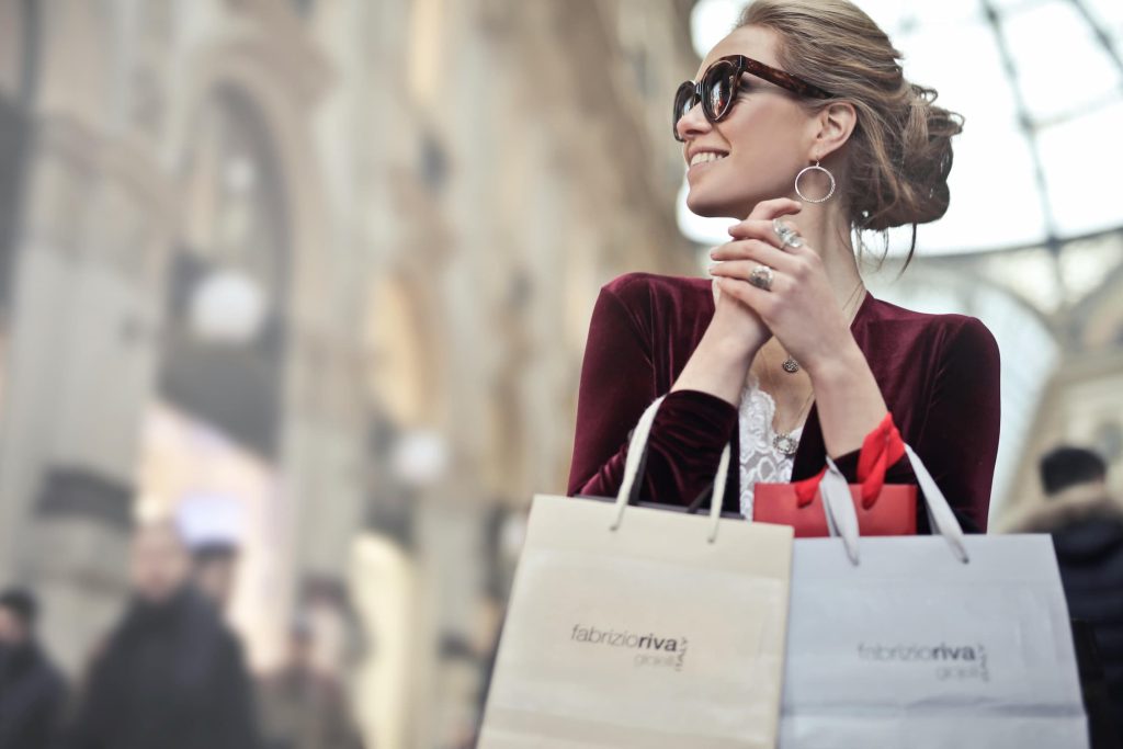 cos'è lo shopping compulsiovo o oniomania e la "no buy challange", Shopping compulsivo: quando l&#8217;acquisto diventa una dipendenza
